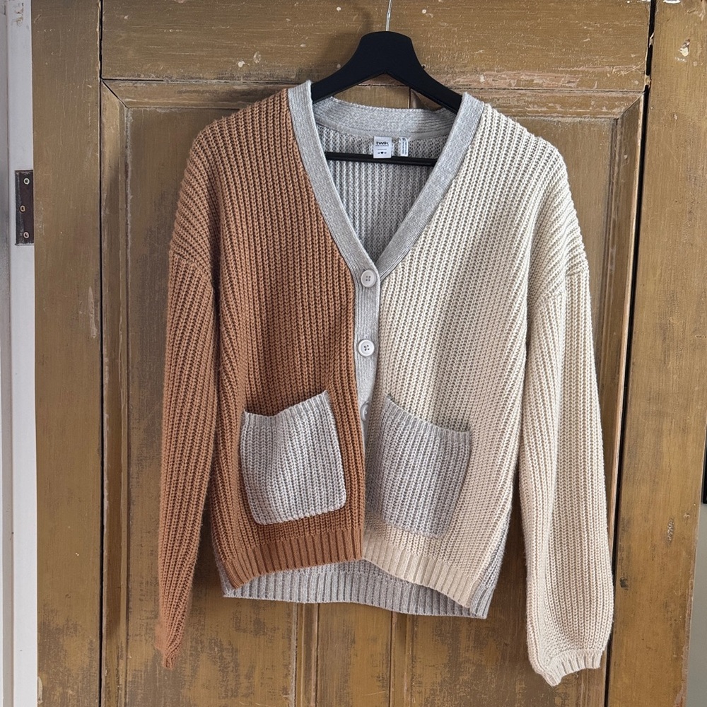 Twik Two-Tone Cardigan in Brown and Cream